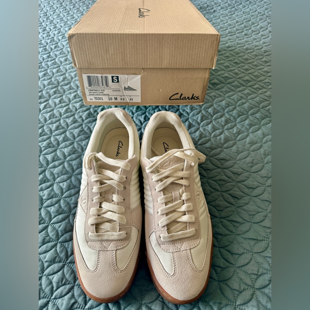 Clarks Men's Beige and White Sneakers